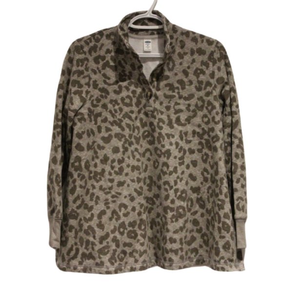 2/$20 🏷 Old Navy Maternitg Leopard Pullover Size XS - Picture 1 of 4